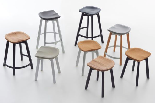 Este taburete del estudio japonés Nendo es una versión sostenible del taburete SU para la marca Emeco y posee un asiento intercambiable de corcho.